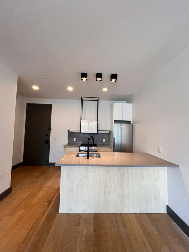 324 Arlington Ave, Unit 206