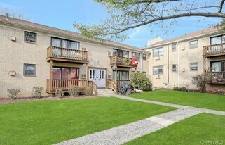 285 Sneden Pl W in Spring Valley, NY - Building Photo