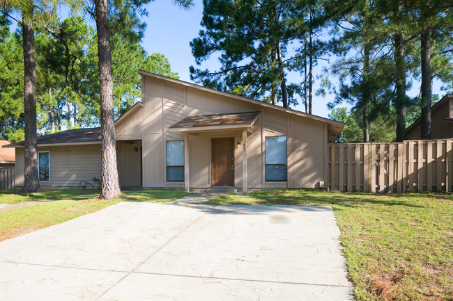 606 Mosswood Ln-Unit -1 in Fayetteville, NC - Foto de edificio - Building Photo