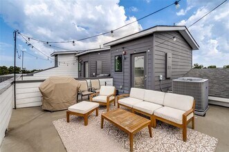 4640 Munger Ave in Dallas, TX - Building Photo - Building Photo