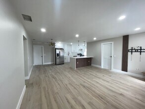 10691 NW 28th St in Sunrise, FL - Building Photo - Building Photo