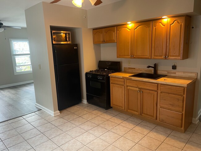 855 Jefferson Ave, Unit First Floor in Cleveland, OH - Foto de edificio - Building Photo