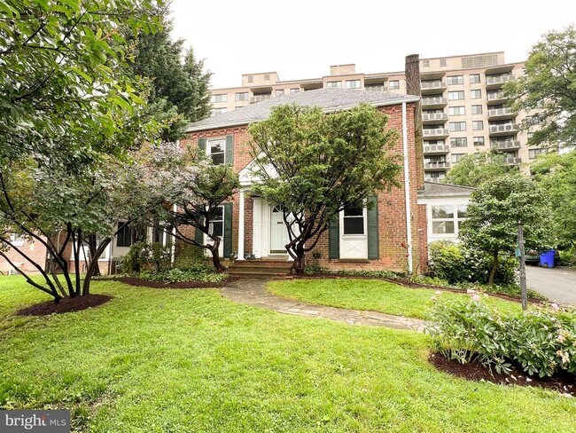 1004 Noyes Dr in Silver Spring, MD - Building Photo - Building Photo