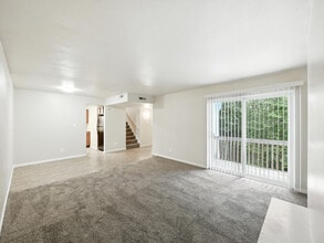 North River Landing Apartments in Elkhart, IN - Foto de edificio - Building Photo