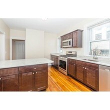 14 Bentley St, Unit 1 in Boston, MA - Building Photo - Building Photo