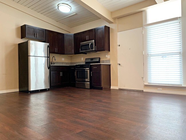 6871 Franklin Ave-Unit -302 in Los Angeles, CA - Building Photo - Building Photo