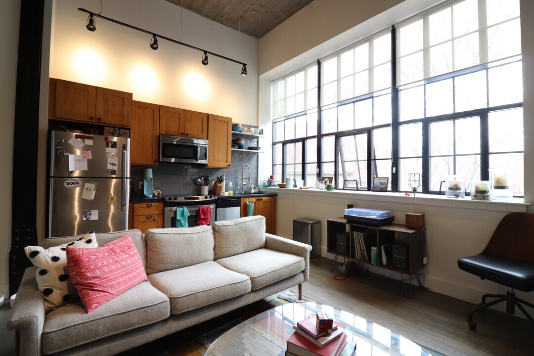 20 Sunnyside St in Boston, MA - Building Photo