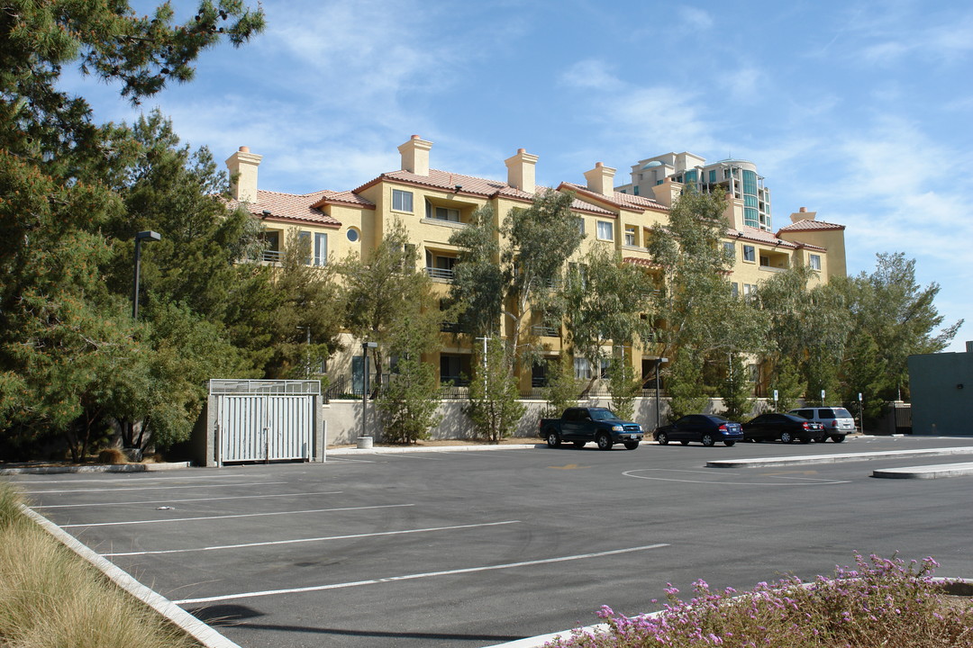 Meridian Luxury Condos in Las Vegas, NV - Building Photo