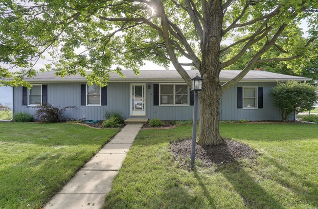 property at 1712 Stratford Dr