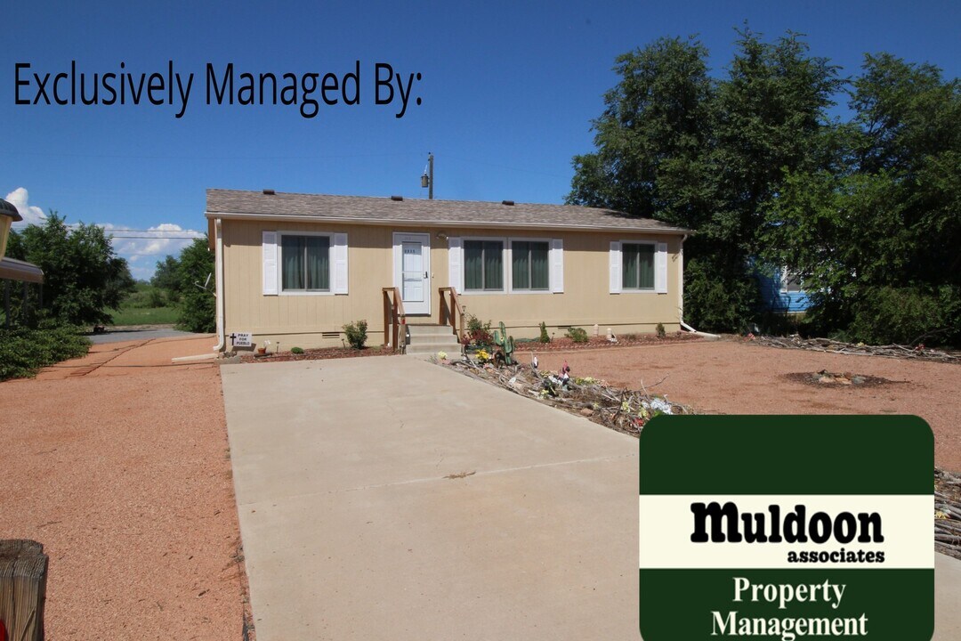 2315 Adrian Ave in Pueblo, CO - Foto de edificio