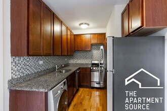 556 W Arlington Pl, Unit 410 in Chicago, IL - Building Photo - Building Photo