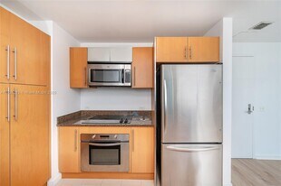 300 S Biscayne Blvd, Unit 1905 in Miami, FL - Building Photo