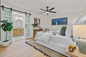 5102 Summerset Trail in Austin, TX - Building Photo - Building Photo