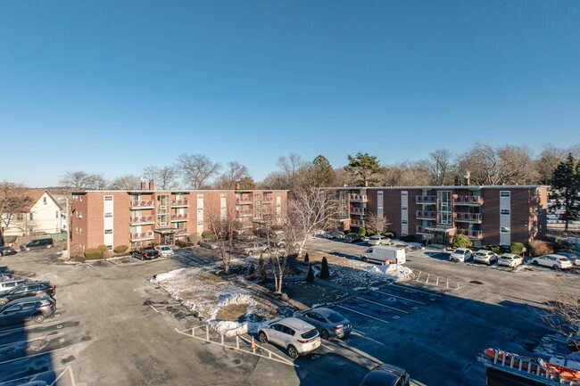 Regency North in Everett, MA - Building Photo - Building Photo