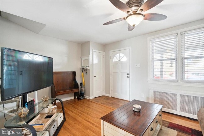 327 E 9th Ave in Conshohocken, PA - Building Photo - Building Photo