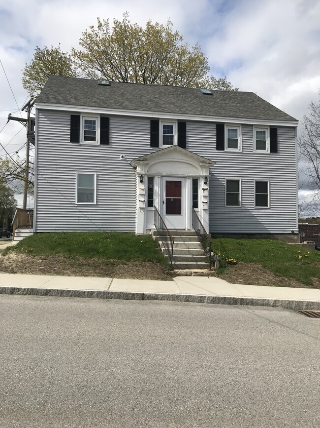 8 Hanson St, Unit C in Dover, NH - Building Photo - Building Photo