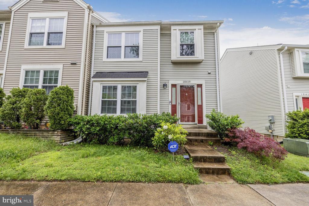 18419 Hallmark Ct in Gaithersburg, MD - Building Photo
