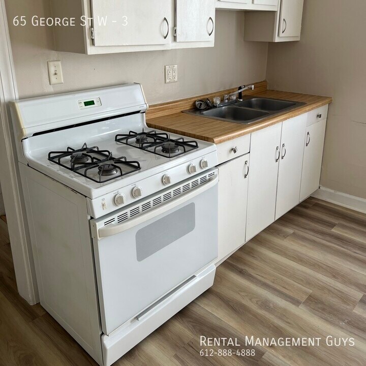 65 George St W in St. Paul, MN - Building Photo