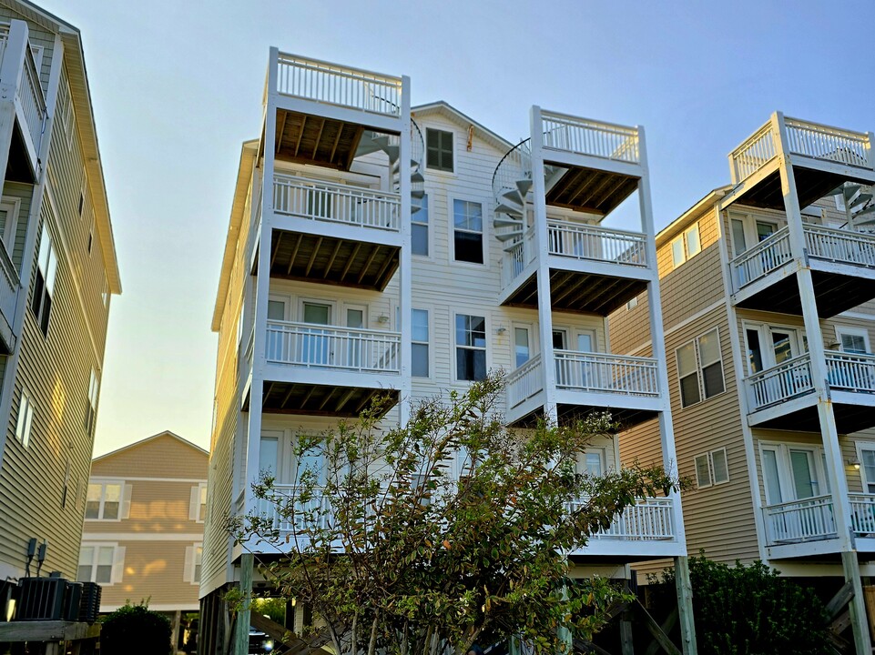 108 Egret Landing Ct in Surf City, NC - Building Photo