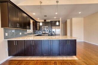 498 Liberty Ave in Jersey City, NJ - Building Photo - Building Photo