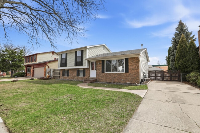 41427 Larimore Ln in Canton Township, MI - Building Photo - Building Photo