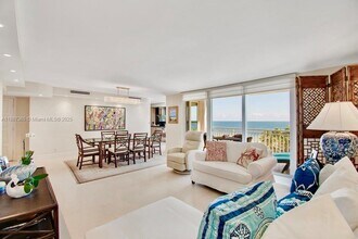 613 Ocean Dr in Key Biscayne, FL - Building Photo - Building Photo