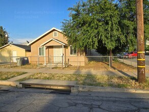 1105 Kern St in Bakersfield, CA - Building Photo - Building Photo