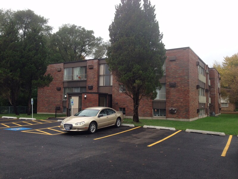 3705 James St in McHenry, IL - Building Photo