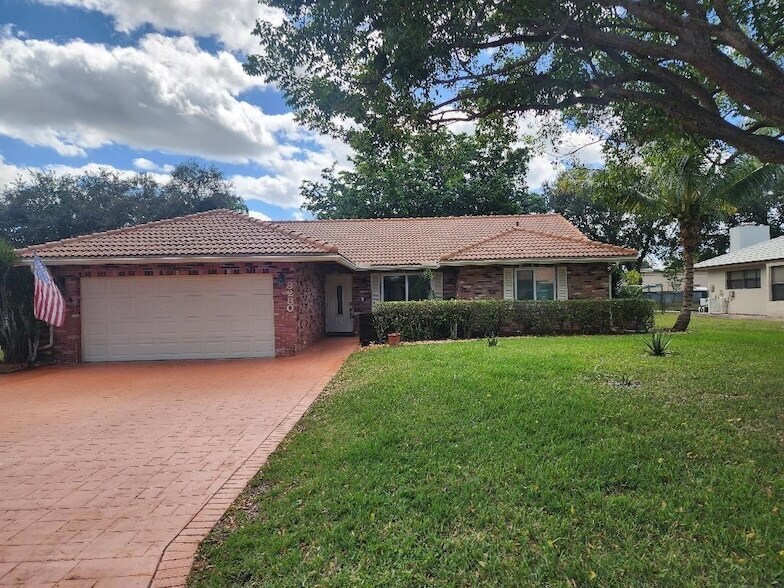 8280 NW 5th St in Coral Springs, FL - Foto de edificio