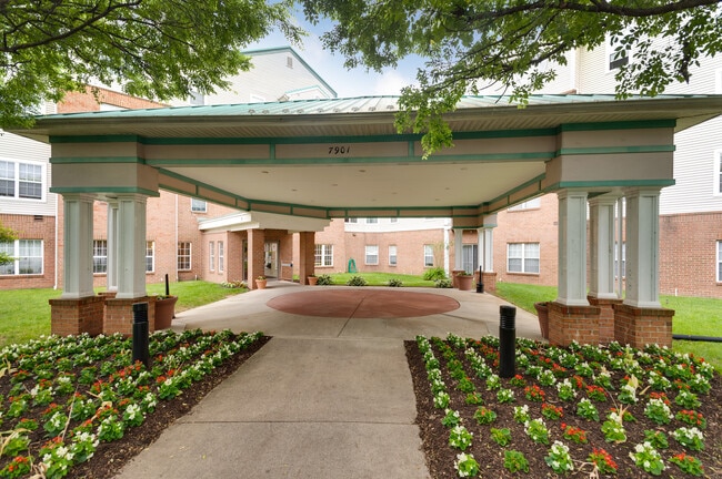 Laurel Lakes Apartments 55+ in Laurel, MD - Foto de edificio - Building Photo