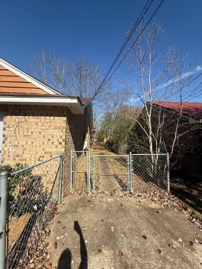 6131 S Hampton Dr in Montgomery, AL - Building Photo - Building Photo