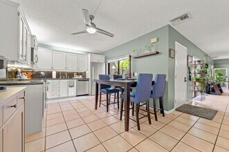 1700 Embassy Dr in West Palm Beach, FL - Building Photo - Building Photo