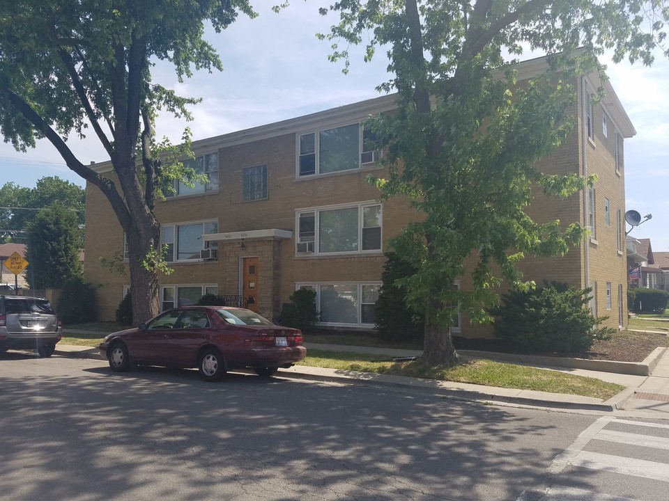 6 Unit Multifamily Building in Chicago, IL - Foto de edificio