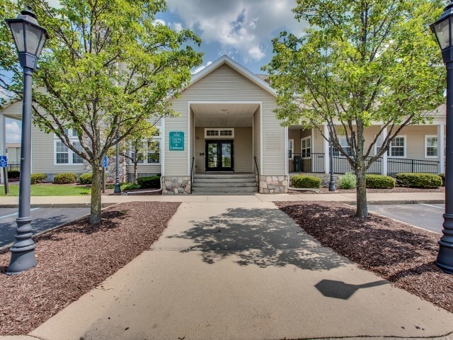 The Landings at Chandler Crossings in East Lansing, MI - Building Photo - Building Photo