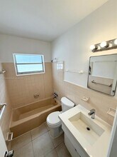 315 NW 32nd St in Oakland Park, FL - Building Photo - Building Photo