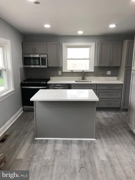 1106 Grant Ave in Philadelphia, PA - Building Photo