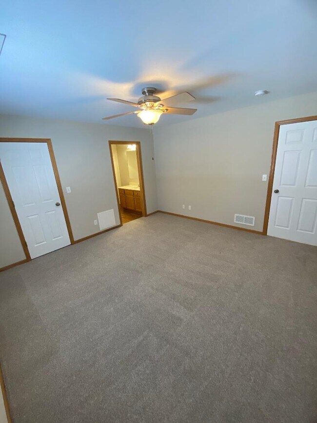 1451 Summit St in Baldwin, WI - Building Photo - Building Photo