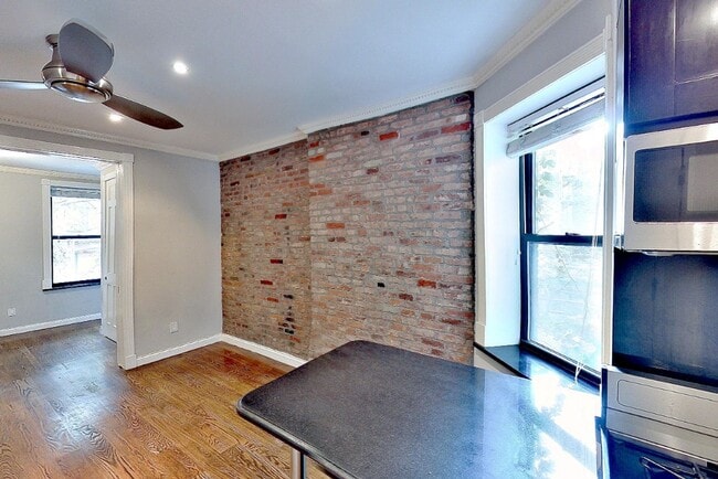 325 E 5th St