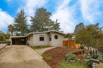 949 Syida Dr in Pacific Grove, CA - Building Photo - Building Photo