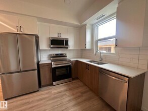 9227 228 St NW in Edmonton, AB - Building Photo - Building Photo