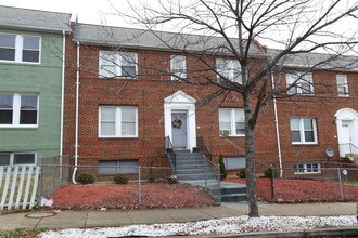 1350 Queen St NE in Washington, DC - Foto de edificio - Building Photo