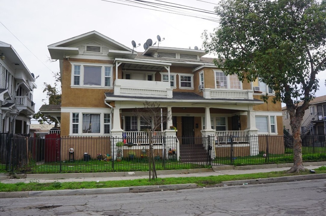 1932 Henderson Ave in Long Beach, CA - Foto de edificio