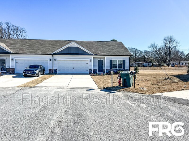 111 Drake Village Dr in Goldsboro, NC - Building Photo