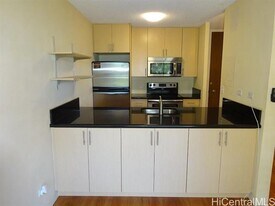 98-500-500 Koauka Loop in Aiea, HI - Building Photo