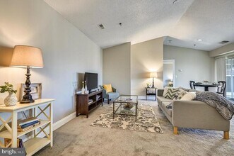 45 Ashlar Hill Ct in Parkville, MD - Foto de edificio - Building Photo