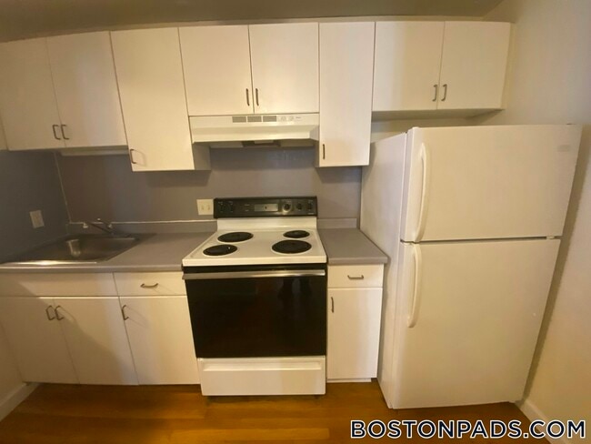 1799 Centre St in Boston, MA - Building Photo - Building Photo