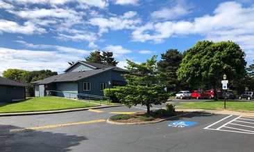 Siuslaw Dunes in Florence, OR - Foto de edificio - Building Photo