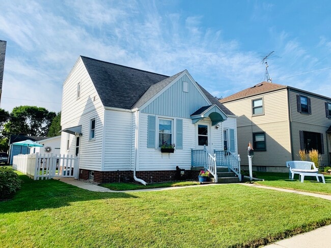 property at 1121 Harry Ct