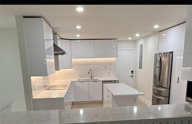 809 Cypress Blvd in Pompano Beach, FL - Building Photo - Building Photo