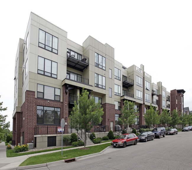 Riverfront Flats in St. Paul, MN - Foto de edificio - Building Photo